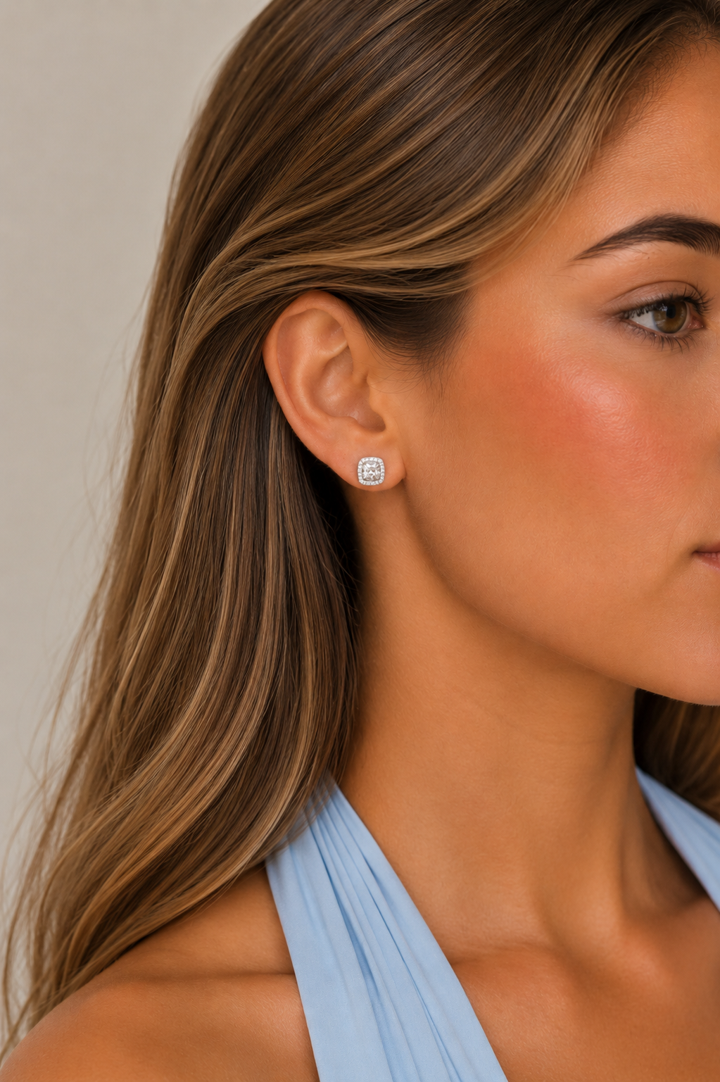 Celeste Halo Studs - Moissanita