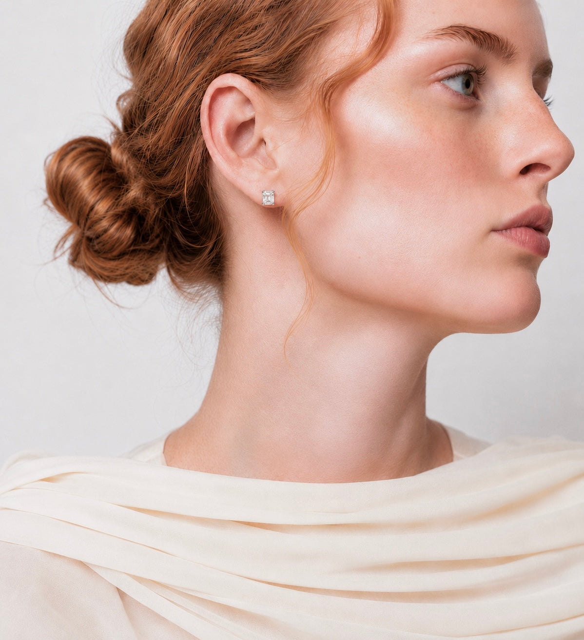 The Essence Studs - Moissanita